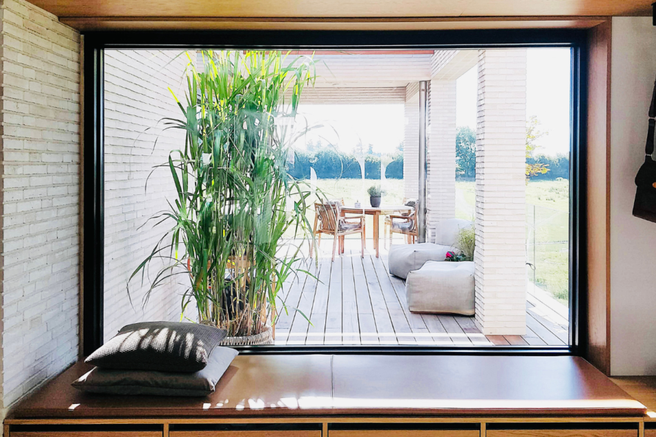Vinduesniche med siddeplads (Futura+) og udsigt til terrasse